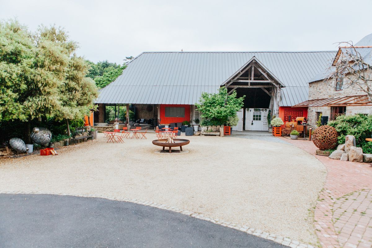 mariage_roudouic_06.jpg, mai 2018 cour intérieure de la Ferme du Roudouic pour un mariage