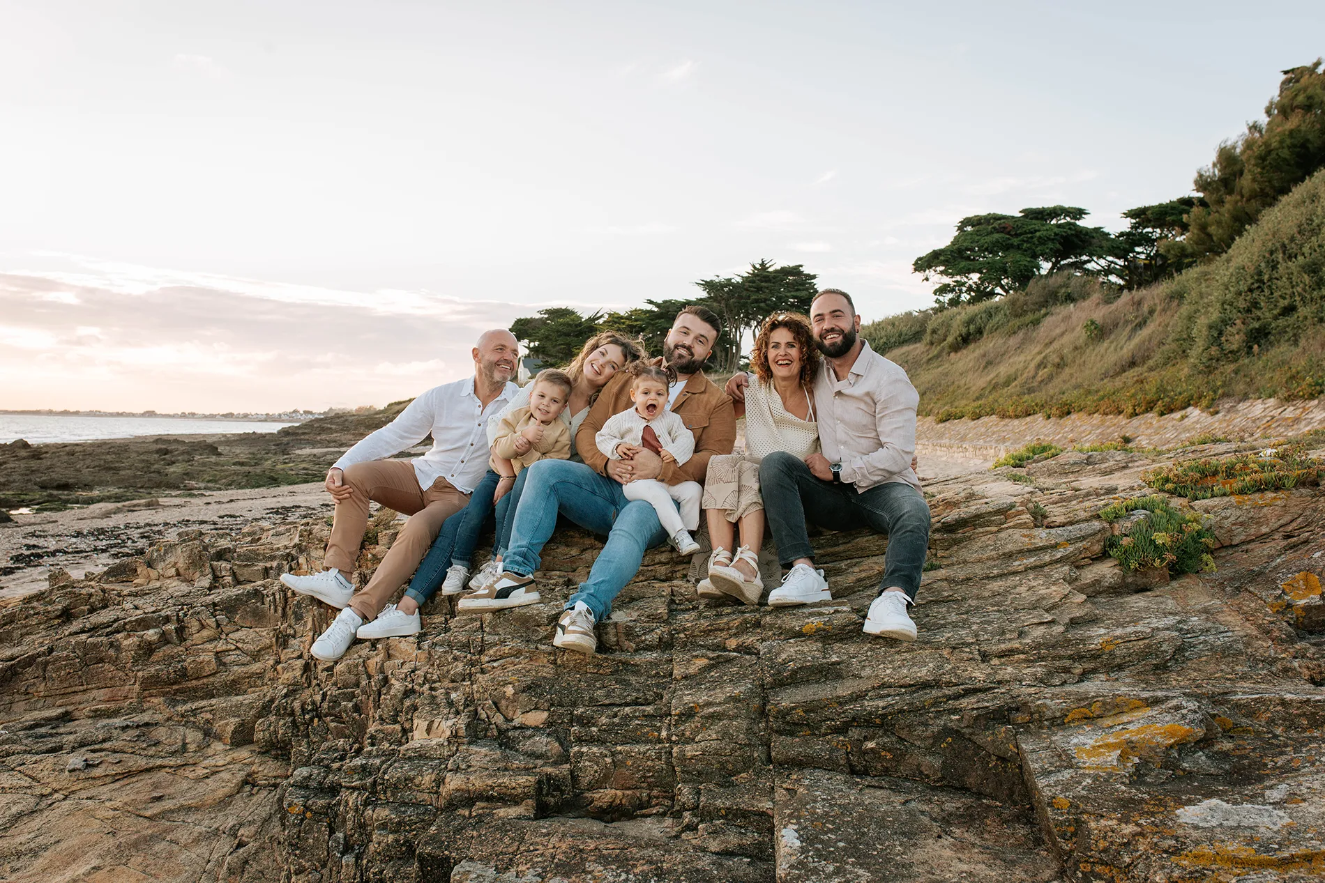 Famille photographiée naturellement dans le Morbihan près de Vannes