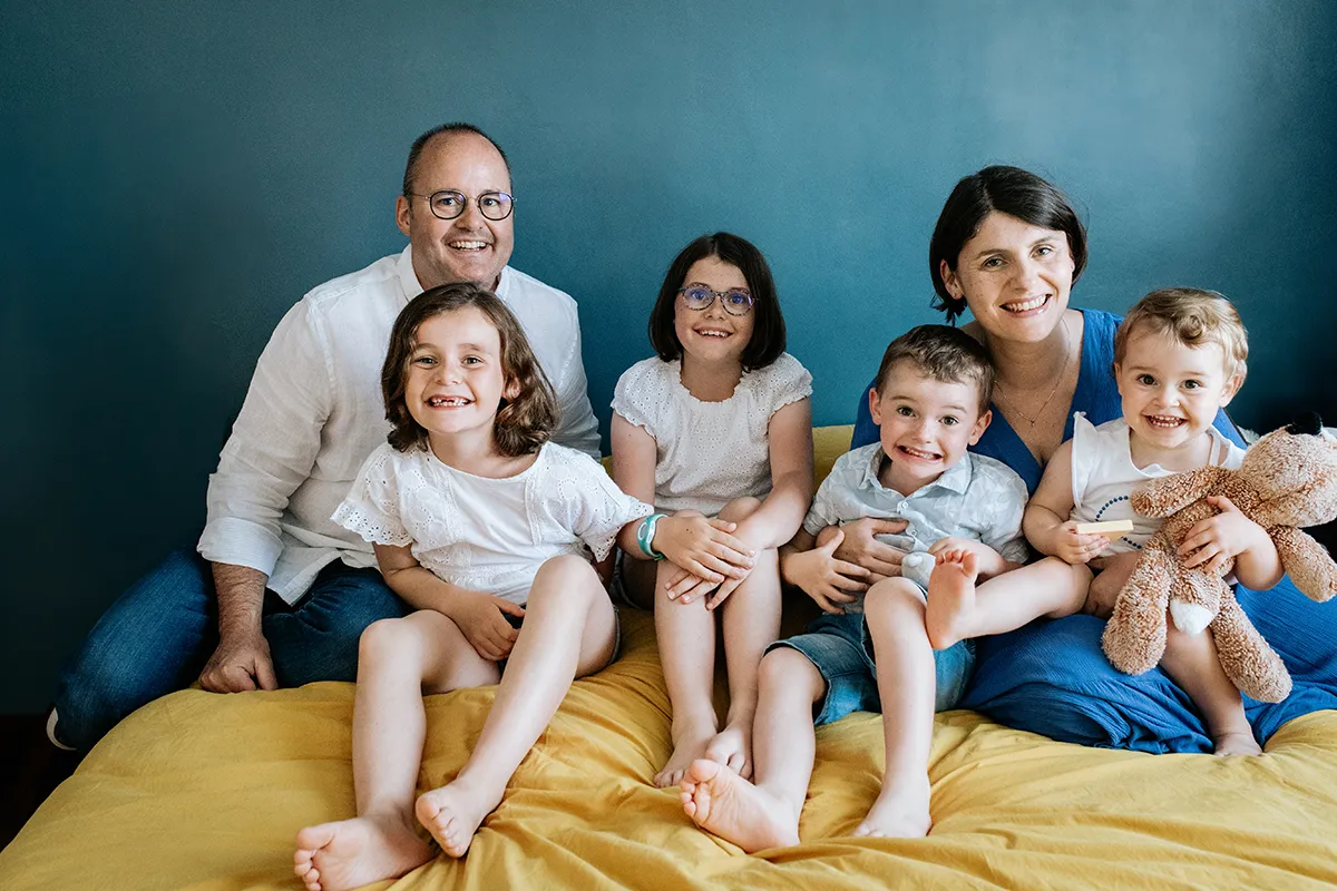 Séance photo famille lifestyle à domicile près de Vannes