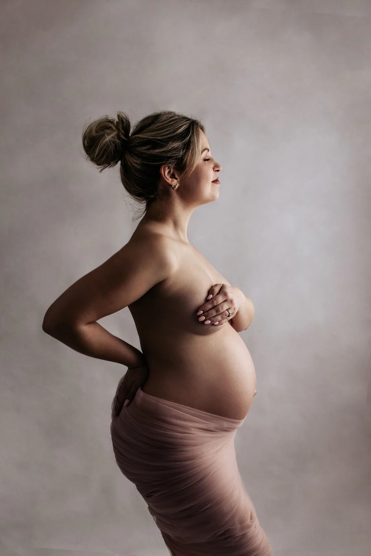 Portrait de grossesse travaillé en studio